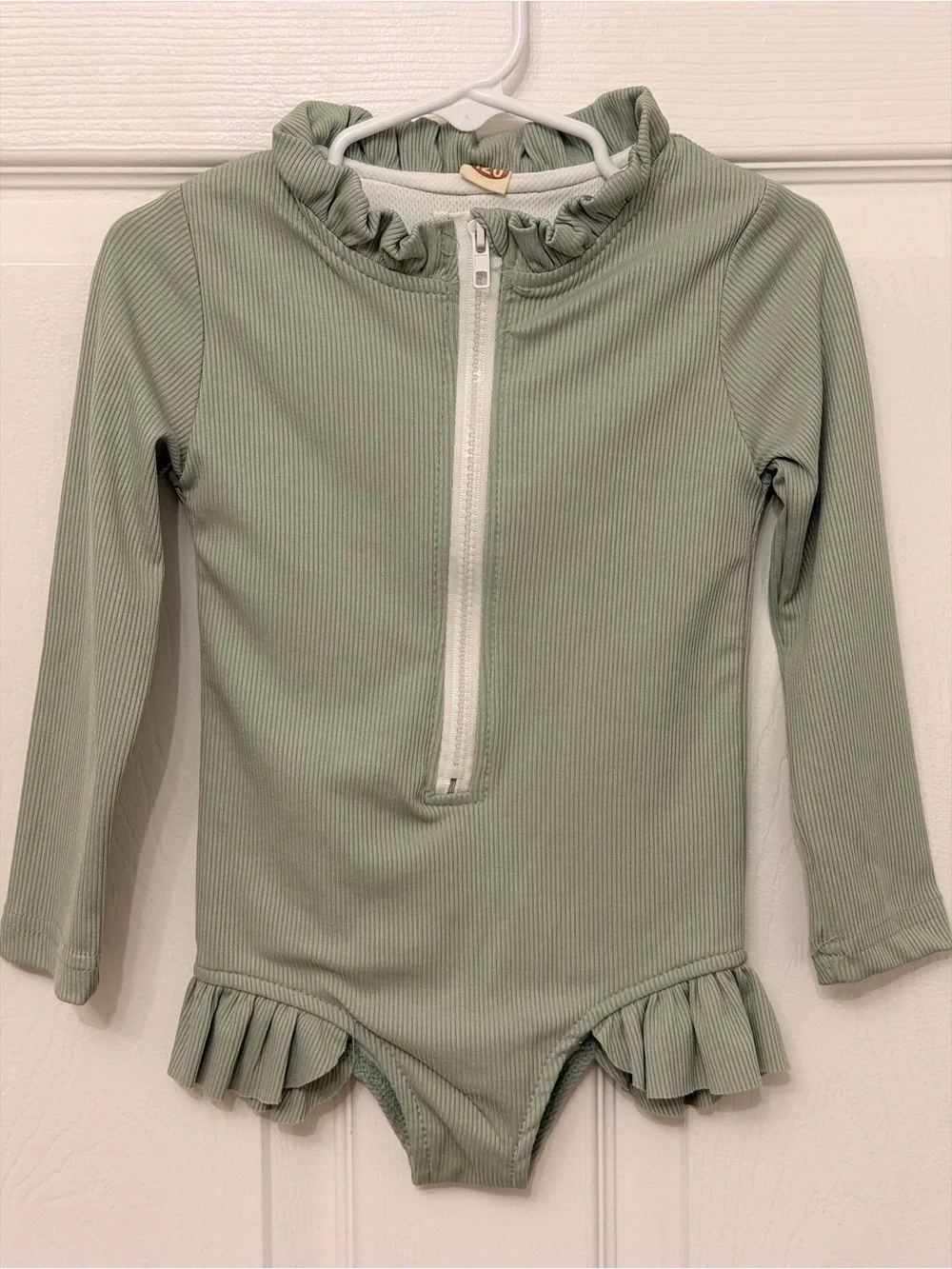 Girls Mint sage green long-sleeve swimsuit Size 5T 120 Eu Zipper Front Ruffle